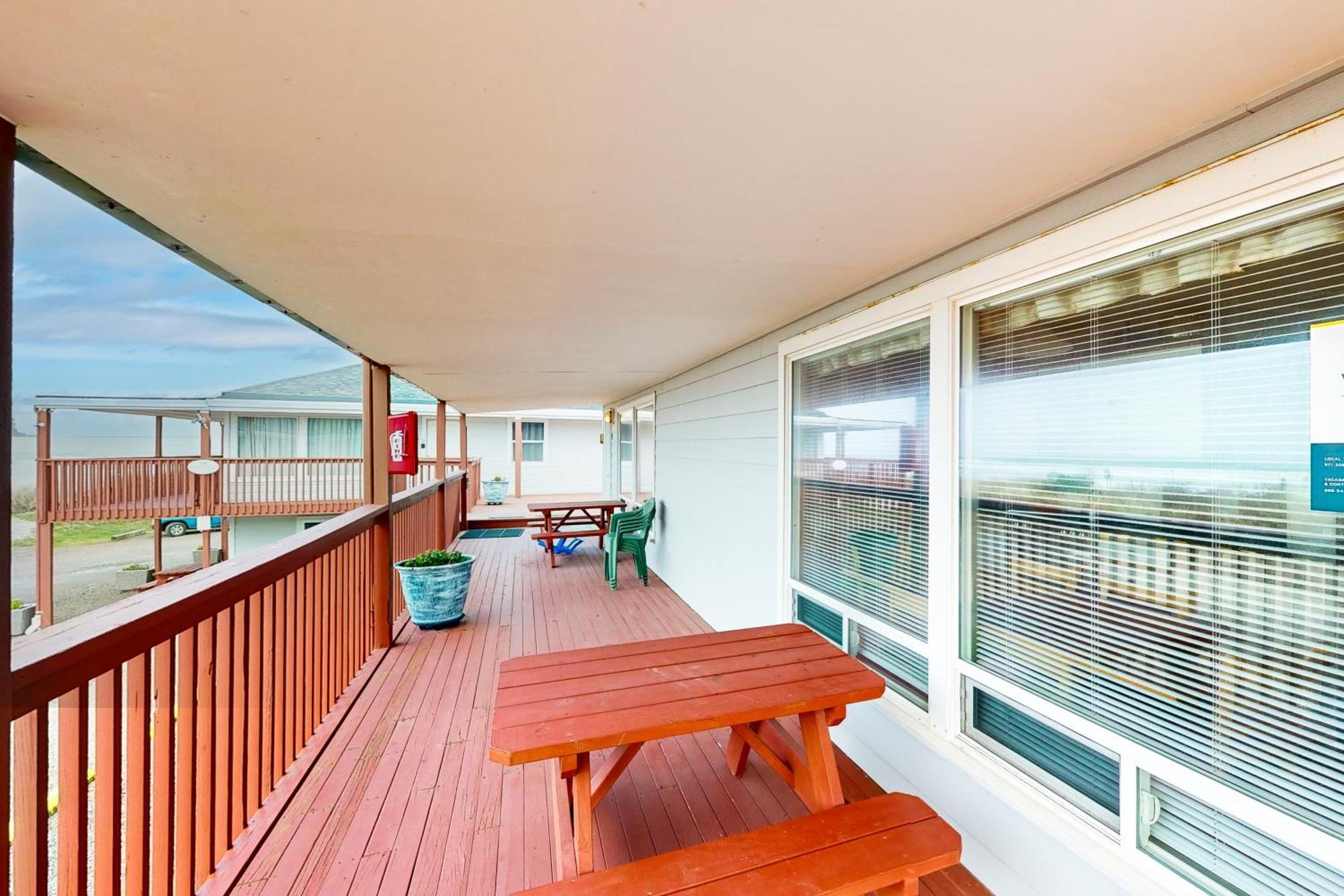 Getaway Oceanfront Lodging Rockaway Beach Room photo
